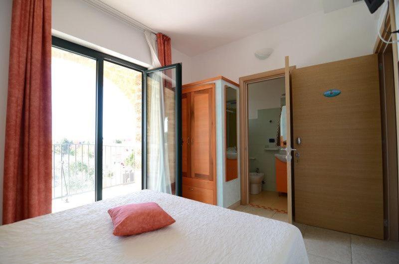 Villa Arneide Bed And Breakfast Torre Lapillo Zimmer foto