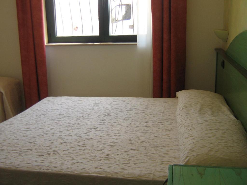 Villa Arneide Bed And Breakfast Torre Lapillo Zimmer foto
